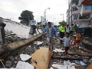 More than 400 dead, cities “destroyed” in Ecuador quake