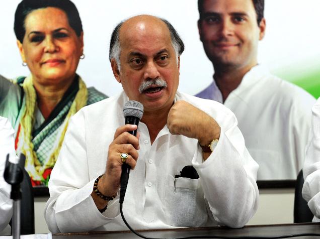 After reconsider, Gurudas Kamat chooses to remain in Congress