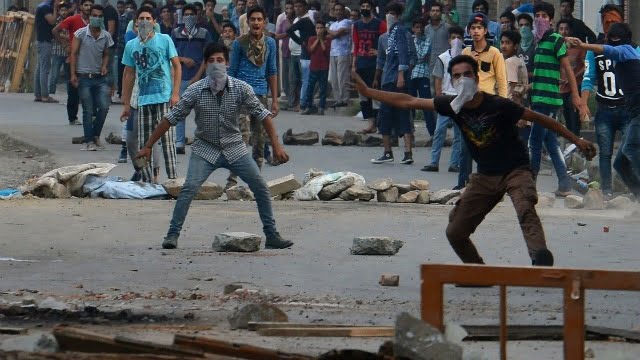 Kashmir unrest: Mehbooba Mufti clamps down on media