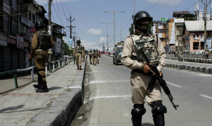 Kashmir unrest: More clashes in valley, 2,000 paramilitary troops called in