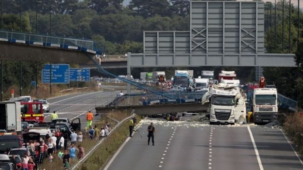 M20 bridge collapse sees Kent motorway shut after crash