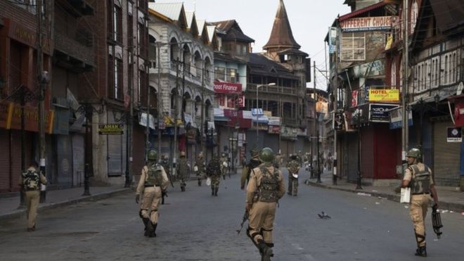 Militants attack Indian army base in Kashmir ‘killing 17’