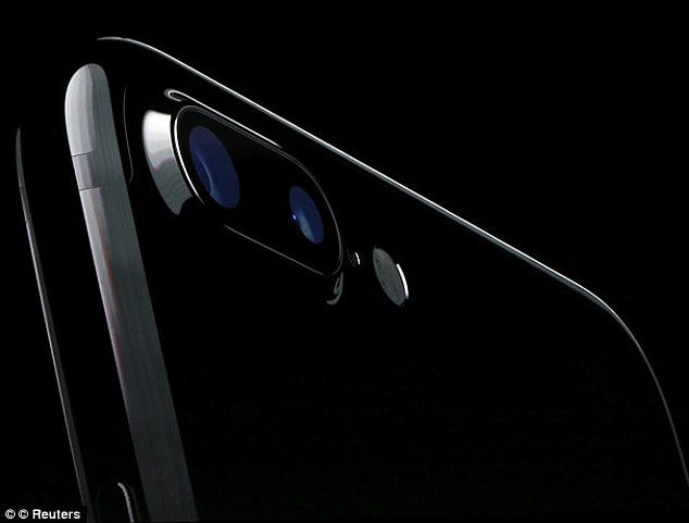 Will the iPhone 8 have a 3D CAMERA? Rumours suggest Apple may team up with LG to roll out the technology