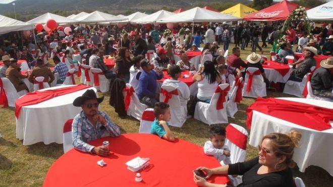 Thousands attend Mexican girl’s party after viral invitation