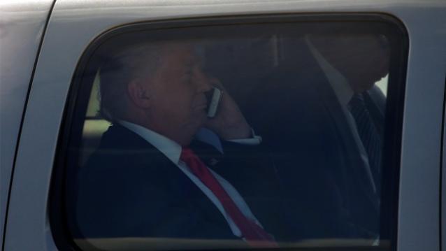 Donald Trump gives up his Android phone for a CIA-approved device