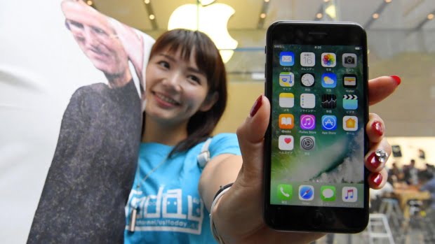 Investors embrace Apples iPhone dependency