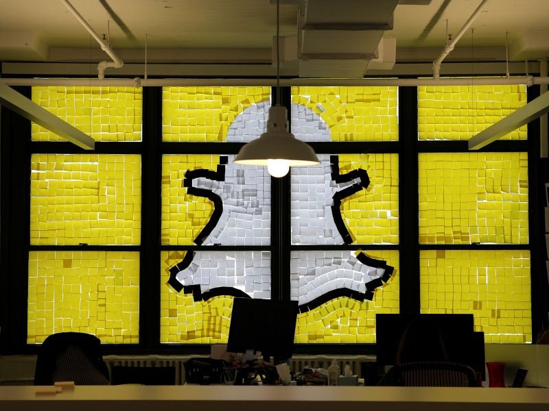 Snapchat Set to Overtake Facebook This Year in the US: eMarketer